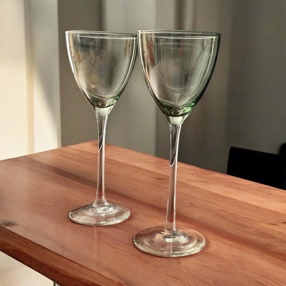 Elegant Clear Wine Glass Set
